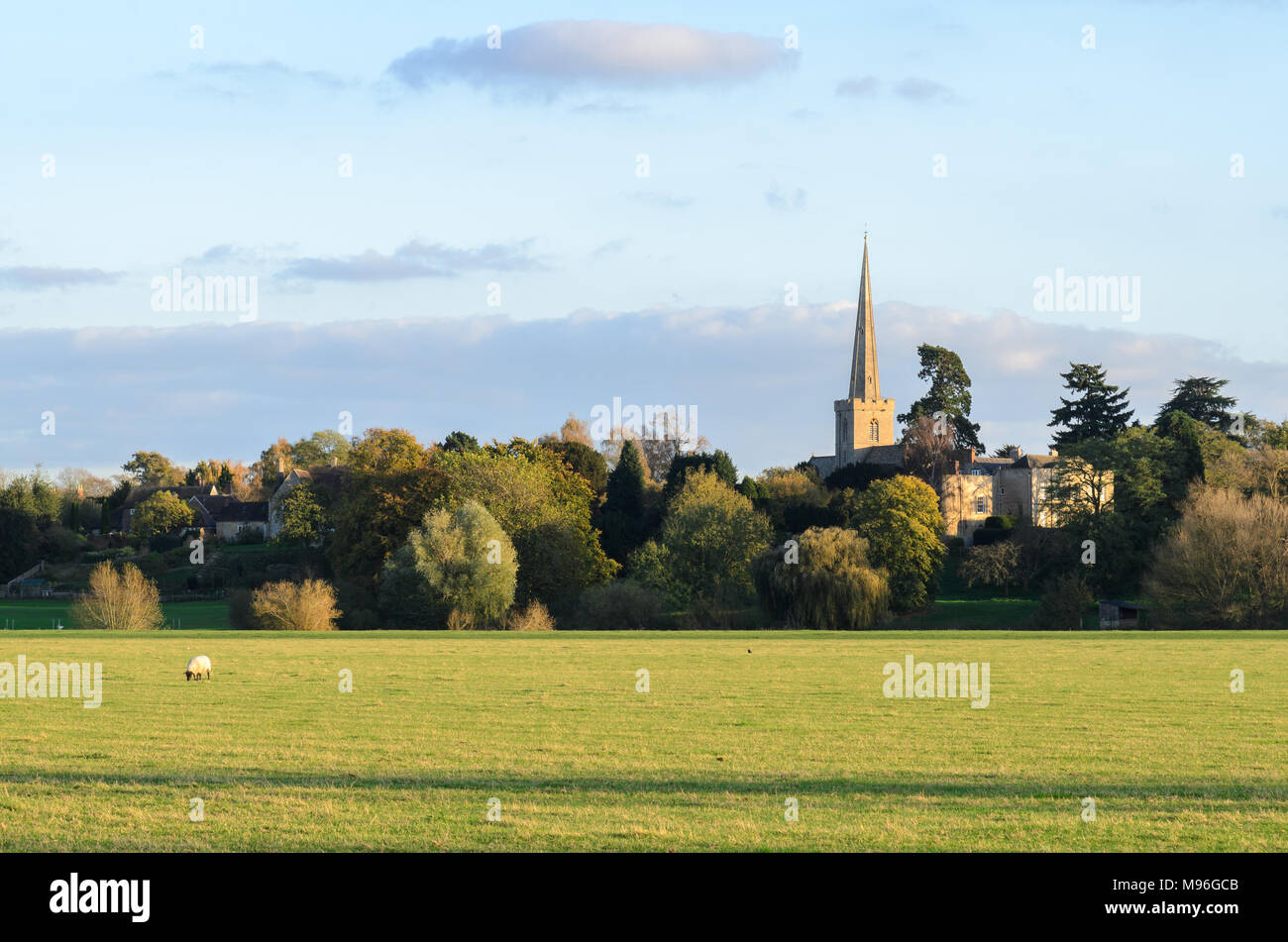 St Giles chiesa in Bredon come visto da vicino Twyning Foto Stock