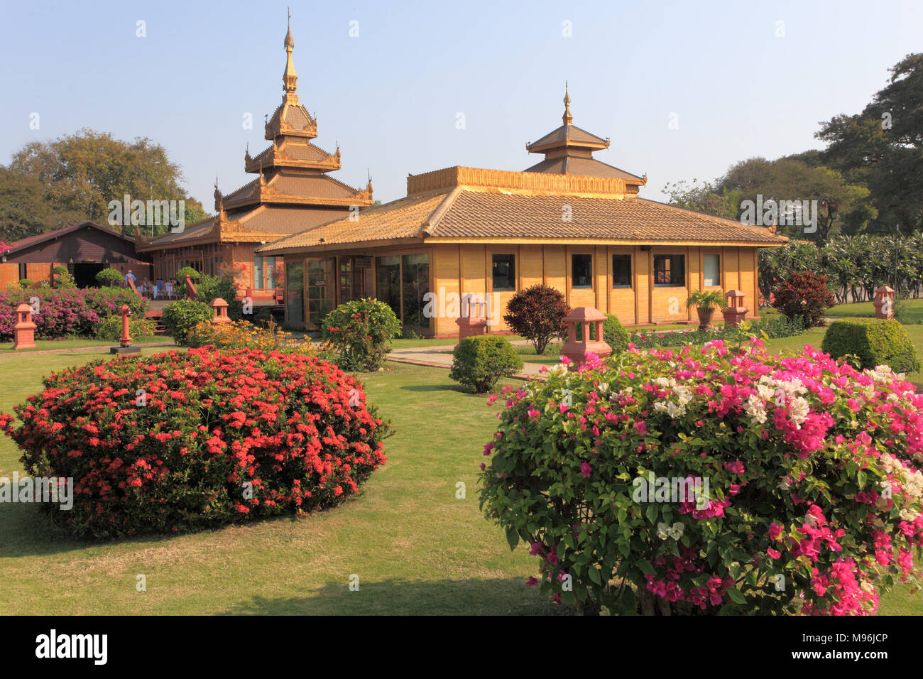 Myanmar Birmania, Bagan, Thiripyitsaya Sanctuary Resort, hotel, Giardino, Foto Stock