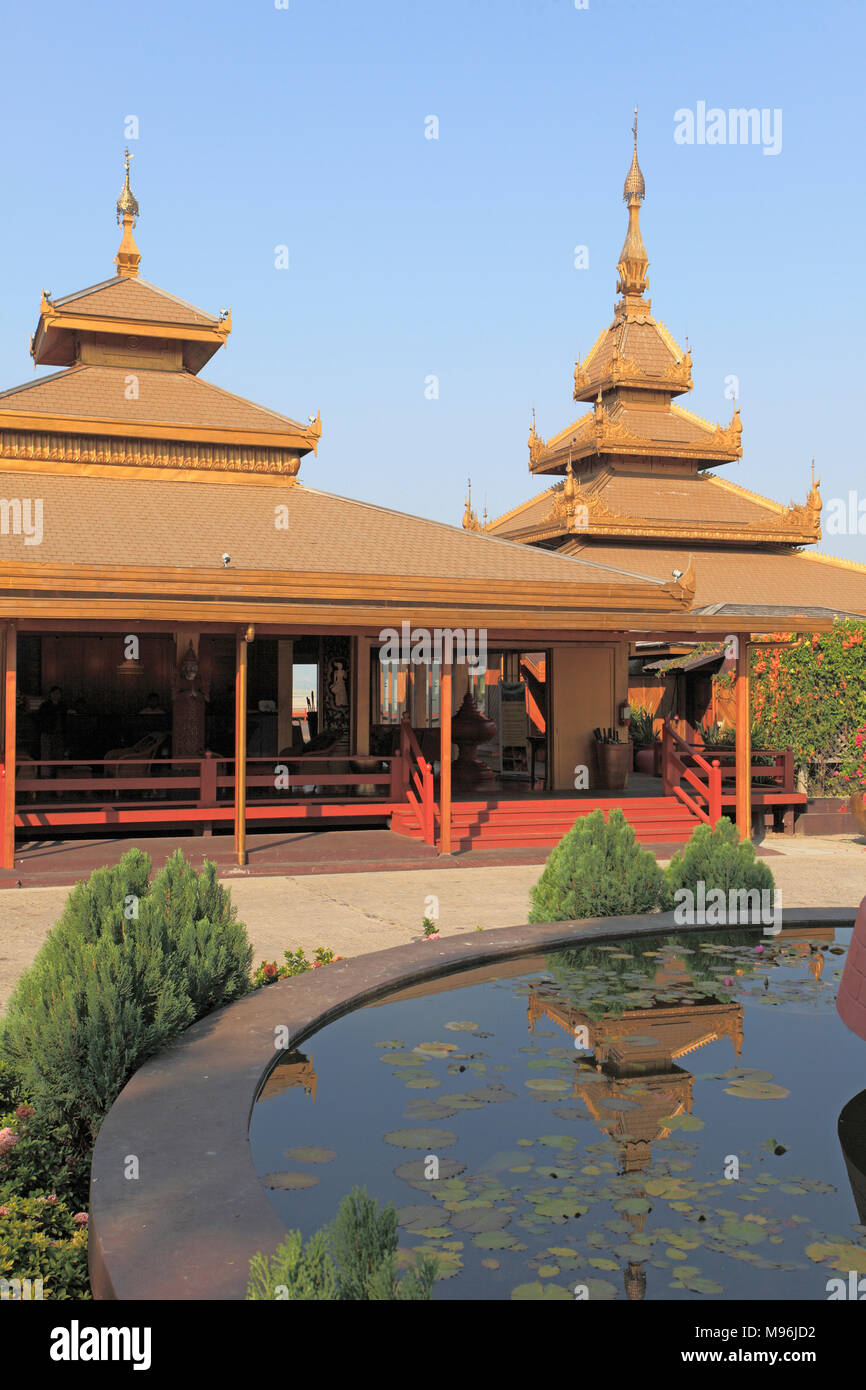 Myanmar Birmania, Bagan, Thiripyitsaya Sanctuary Resort, hotel, fontana, Foto Stock