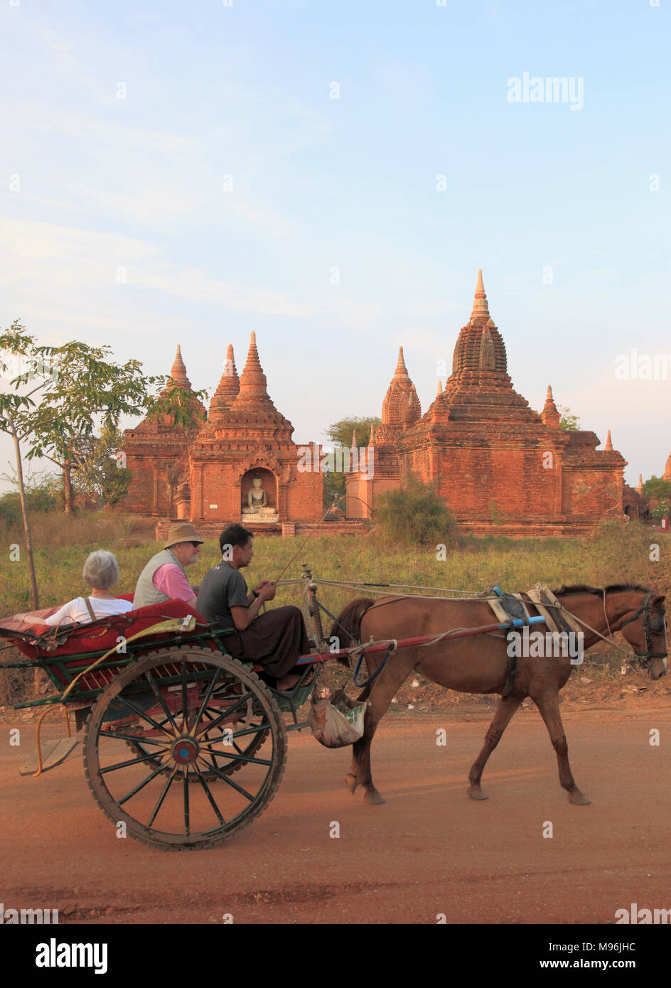 Myanmar Birmania, Bagan, visitando i templi in carrozza, Foto Stock