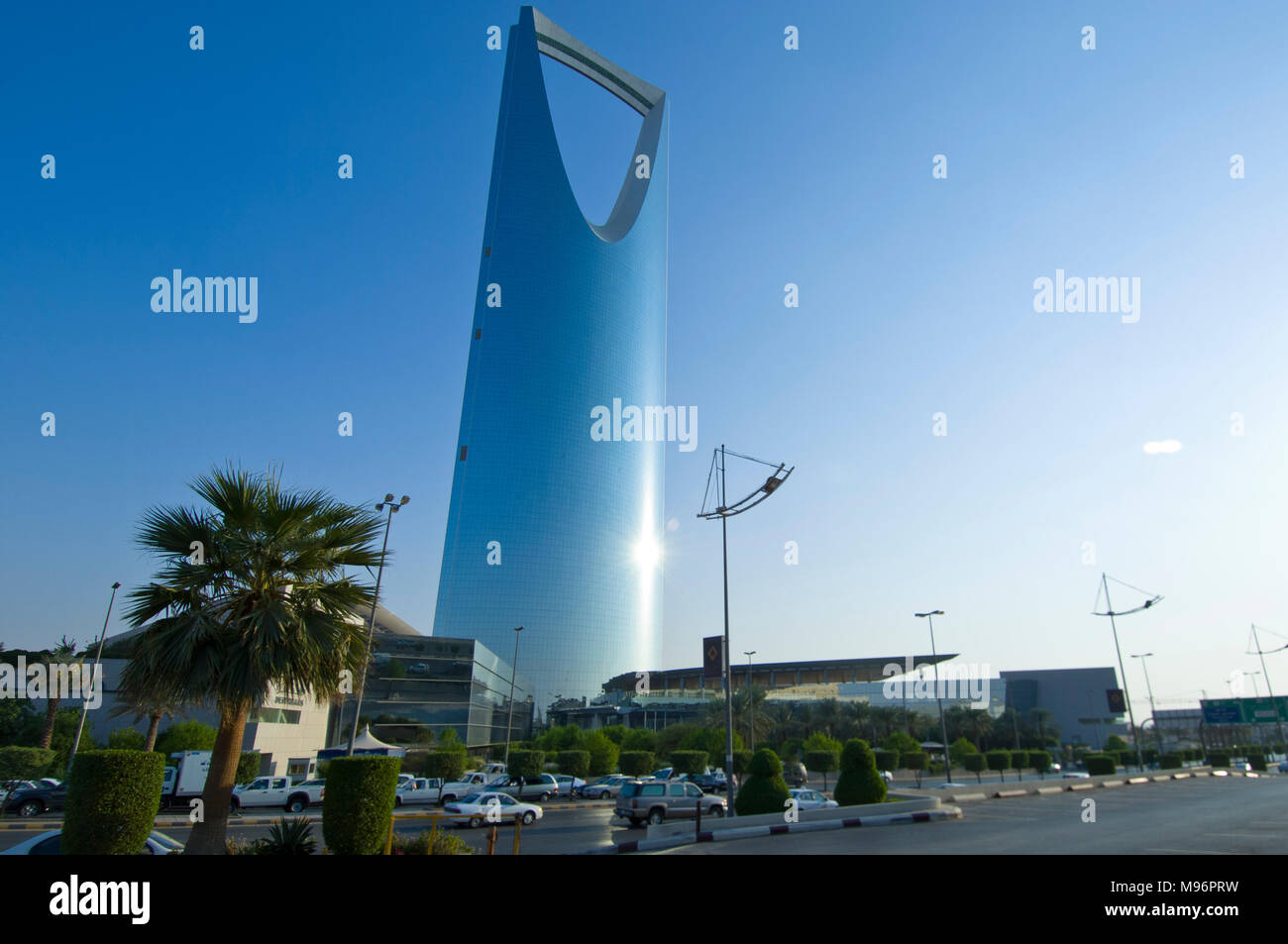 RIYADH - 21 ottobre: Kingdom Tower Skyscaper e dintorni in ottobre 21, 2007 a Riyadh in Arabia Saudita. Foto Stock