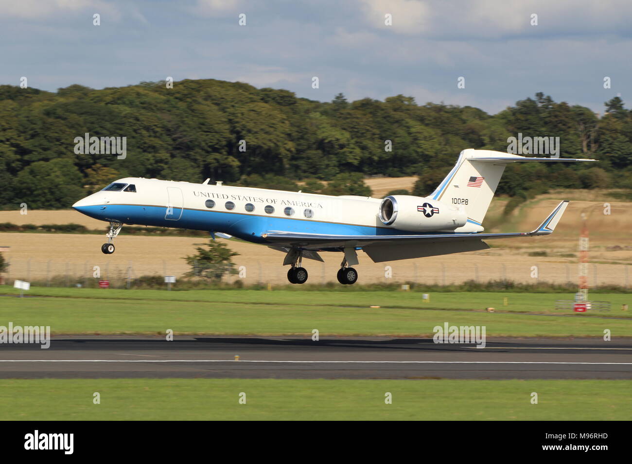 01-0028, un Gulfstream C-37A azionati dalla United States Air Force, presso l'Aeroporto di Prestwick in Ayrshire. Foto Stock