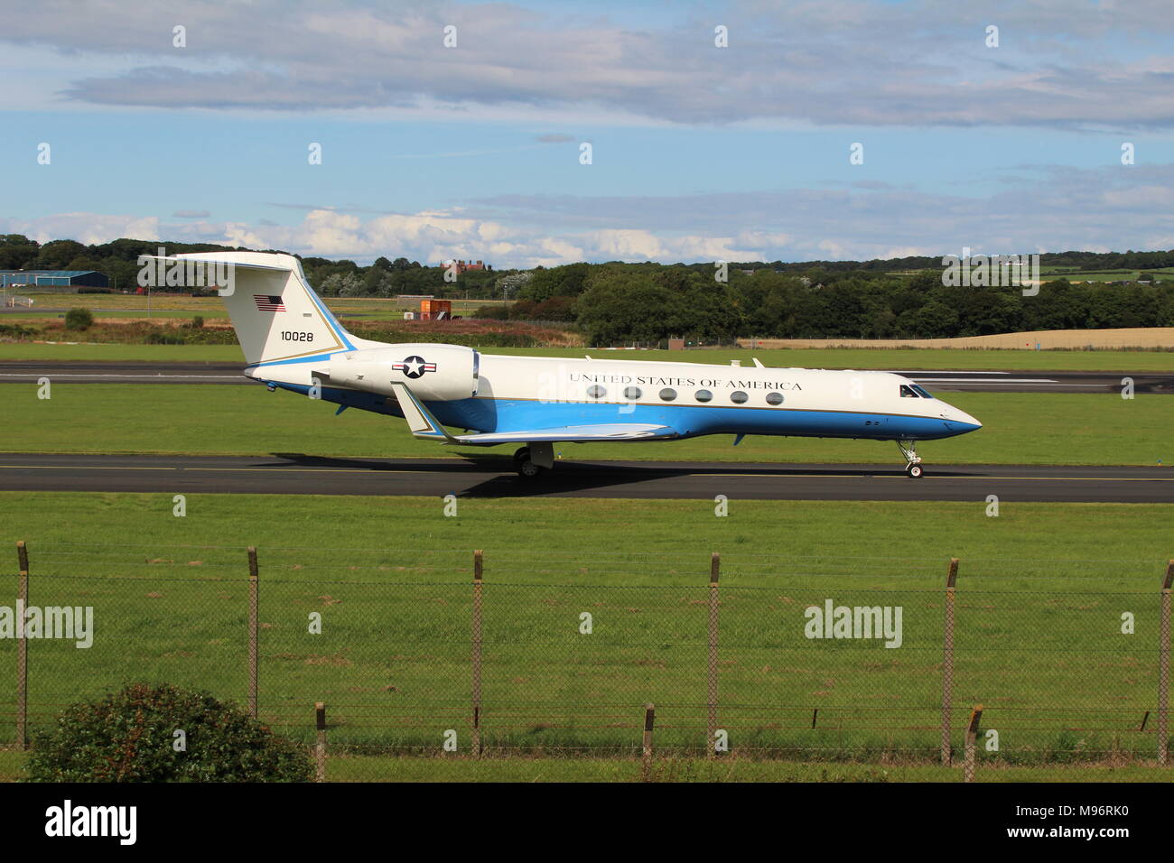 01-0028, un Gulfstream C-37A azionati dalla United States Air Force, presso l'Aeroporto di Prestwick in Ayrshire. Foto Stock