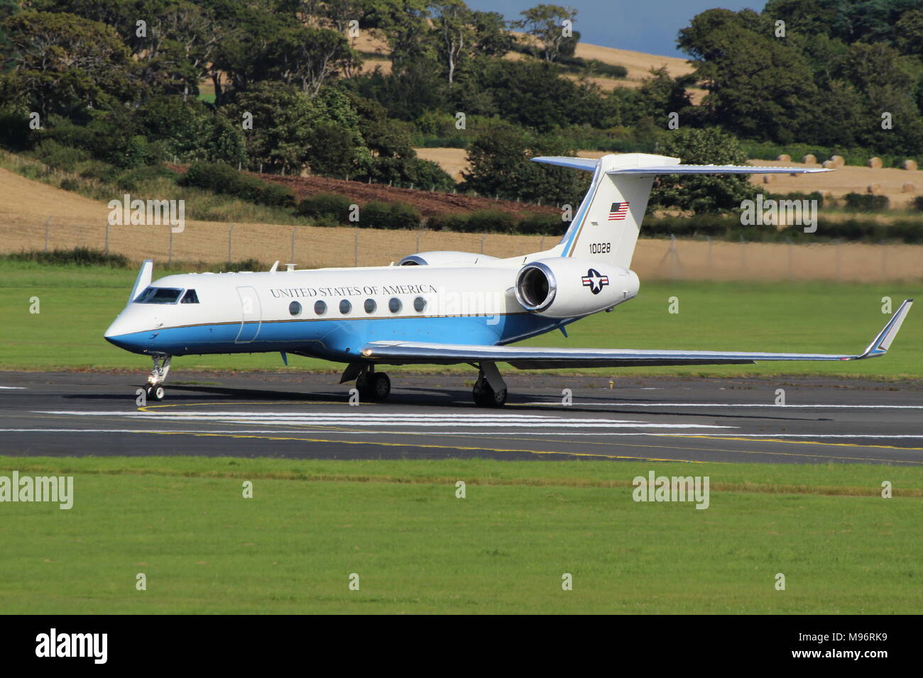 01-0028, un Gulfstream C-37A azionati dalla United States Air Force, presso l'Aeroporto di Prestwick in Ayrshire. Foto Stock