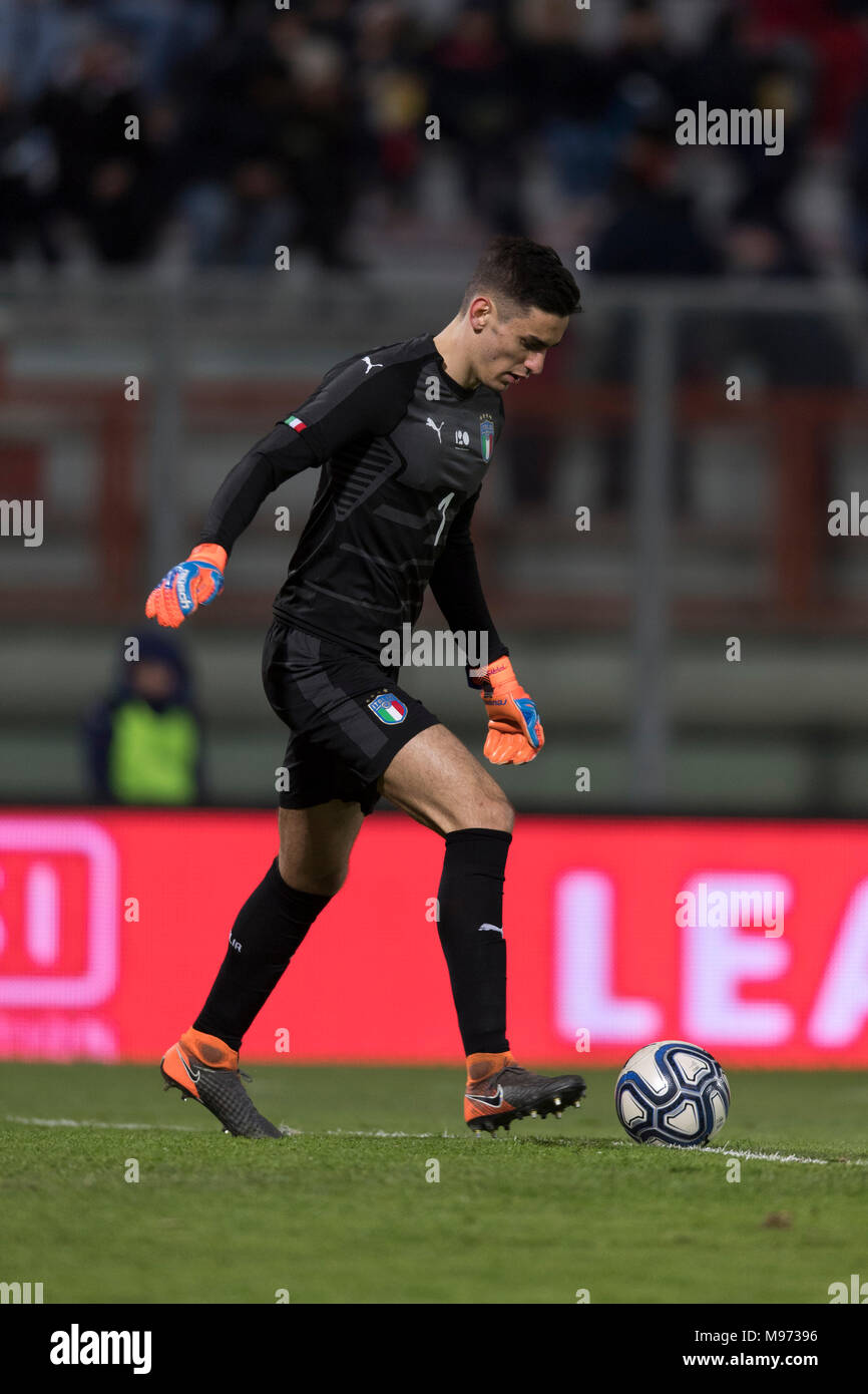 Alex Meret dell Italia durante UEFA EURO 2019 Sotto 21 in Italia ' turno di qualifica, amichevole tra Italia 1-1 Norvegia Hotspur a Renato Curi Stadium il 22 marzo 2018 a Perugia, Italia. Credito: Maurizio Borsari/AFLO/Alamy Live News Foto Stock