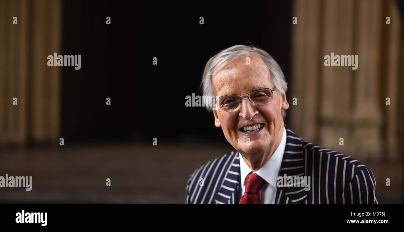 Oxford, Regno Unito. 23 Mar, 2018. Oxford, Regno Unito. 23 marzo, 2018. Nicholas Parsons a Oxford Festival Letterario,Oxford Venerdì, 23 marzo 2018 . Nicholas esegue solo una risata un minuto di un one-man commedia spettacolo presso la Bodleian: Scuola di divinità. Credito: Richard Cave/Alamy Live News Foto Stock