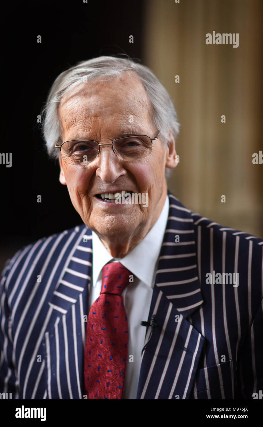 Oxford, Regno Unito. 23 Mar, 2018. Oxford, Regno Unito. 23 marzo, 2018. Nicholas Parsons a Oxford Festival Letterario,Oxford Venerdì, 23 marzo 2018 . Nicholas esegue solo una risata un minuto di un one-man commedia spettacolo presso la Bodleian: Scuola di divinità. Credito: Richard Cave/Alamy Live News Foto Stock