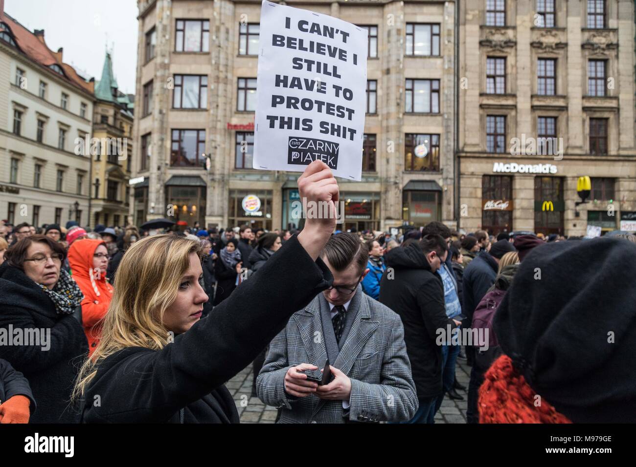 Marzo 23, 2018 - Wroclaw, Polonia - una protesta contro il serraggio della legge sull aborto. In molte città polacche, migliaia di donne hanno andato fuori per le strade. Protesta a Wroclaw in Polonia. (Credito Immagine: © Krzysztof Kaniewski via ZUMA filo) Foto Stock