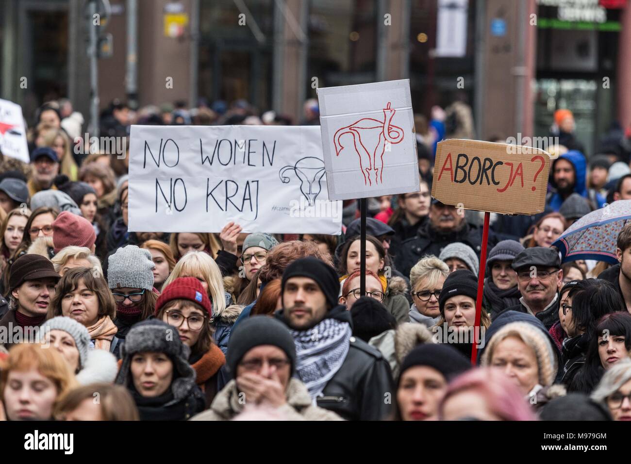 Marzo 23, 2018 - Wroclaw, Polonia - una protesta contro il serraggio della legge sull aborto. In molte città polacche, migliaia di donne hanno andato fuori per le strade. Protesta a Wroclaw in Polonia. (Credito Immagine: © Krzysztof Kaniewski via ZUMA filo) Foto Stock