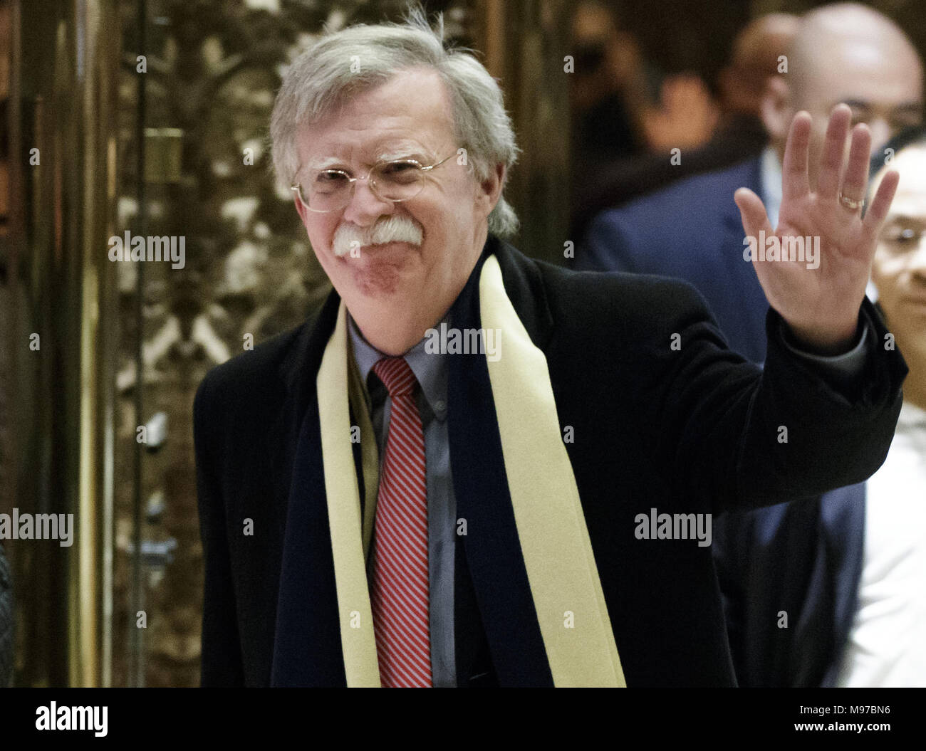 Marzo 23, 2018 - file (foto) - John Bolton, è denominato National Security Advisor. Nella foto: Dicembre 2, 2016 - New York New York, Stati Uniti - Ex ambasciatore degli Stati Uniti alle Nazioni Unite John Bolton le onde a seguito di un incontro con il presidente eletto Donald Trump al Trump Tower. Credito: Justin Lane/Piscina/CNP/ZUMA filo/Alamy Live News Foto Stock