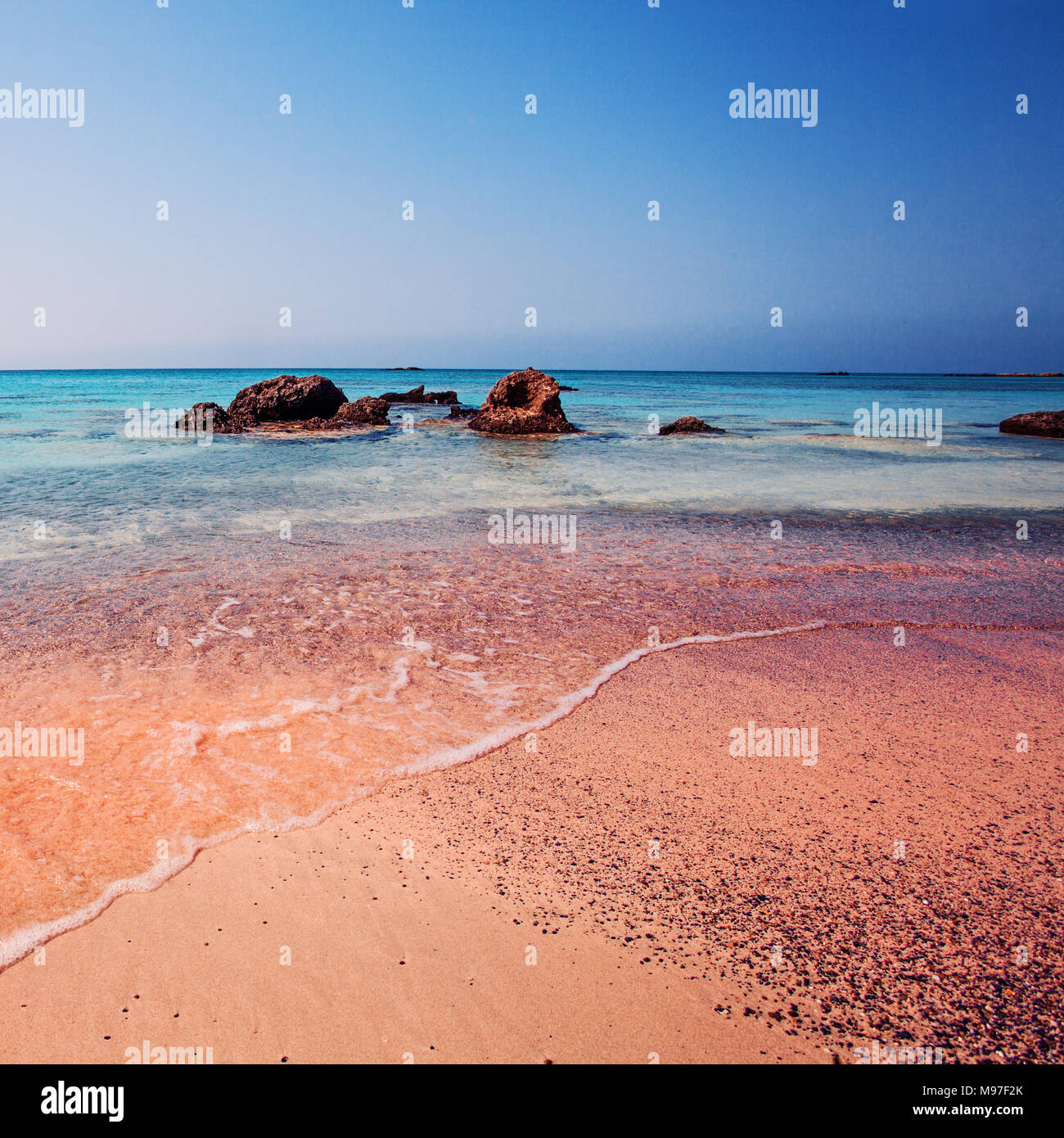 Creta Grecia Londa Del Mare Sulla Sabbia Rosa Sulla