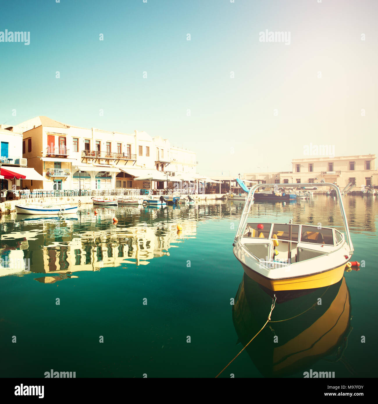 Rethymnon Crete città vecchia, barche e mare, impressioni della Grecia Foto Stock
