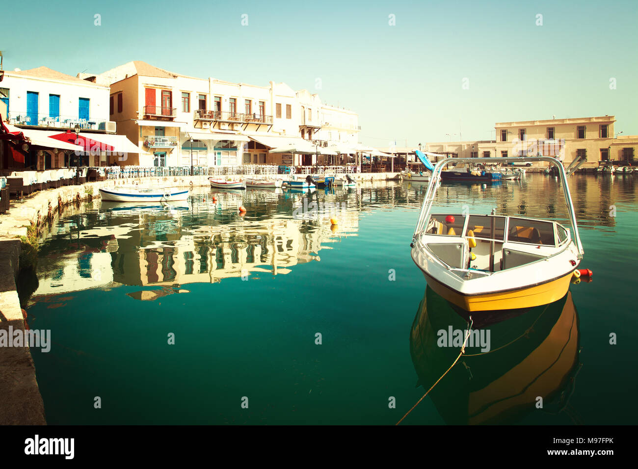 Barca giallo in Rethymnon, impressioni della Grecia Foto Stock