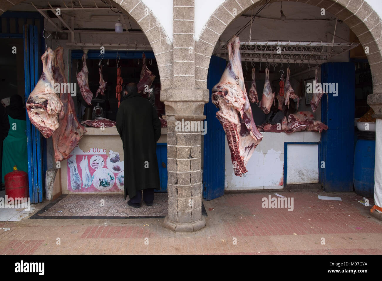 People shopping in macelleria. Foto Stock