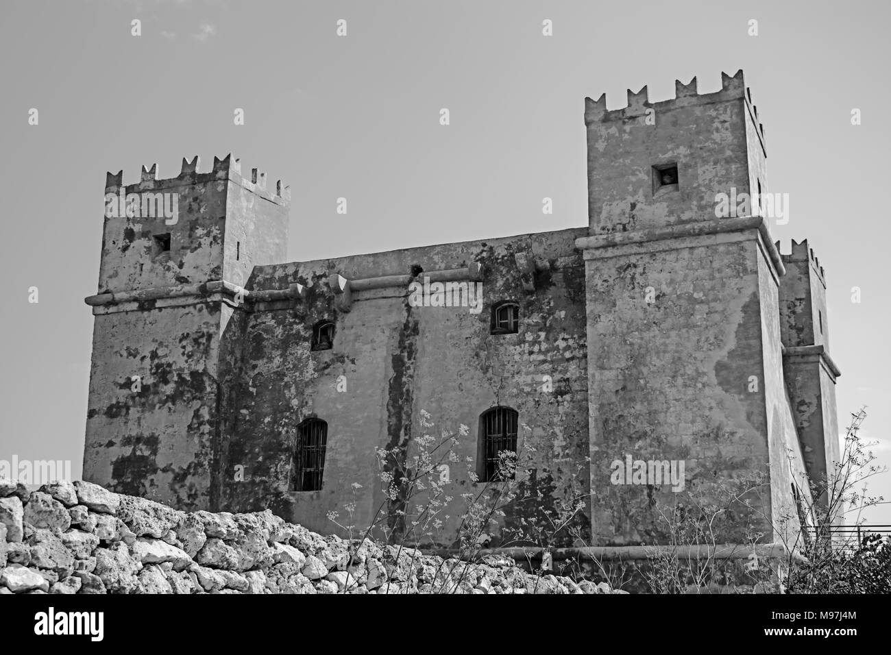 La Torre di Sant'Agata conosciuta anche come la Torre Rossa si trova a Mellieha, Malta. Foto Stock