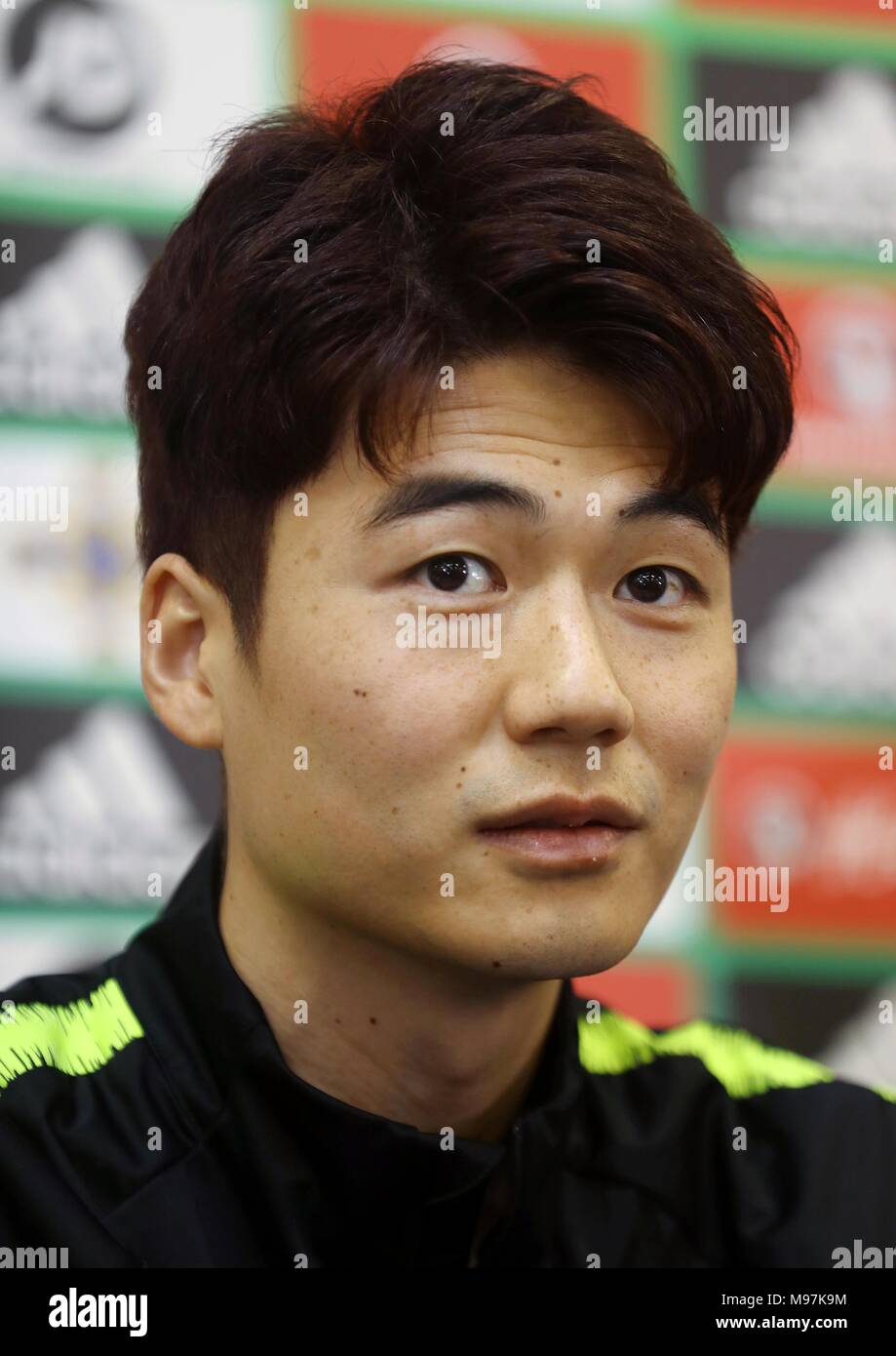 Corea del Sud, Ki Sung-yueng durante la conferenza stampa al Windsor Park di Belfast. Foto Stock