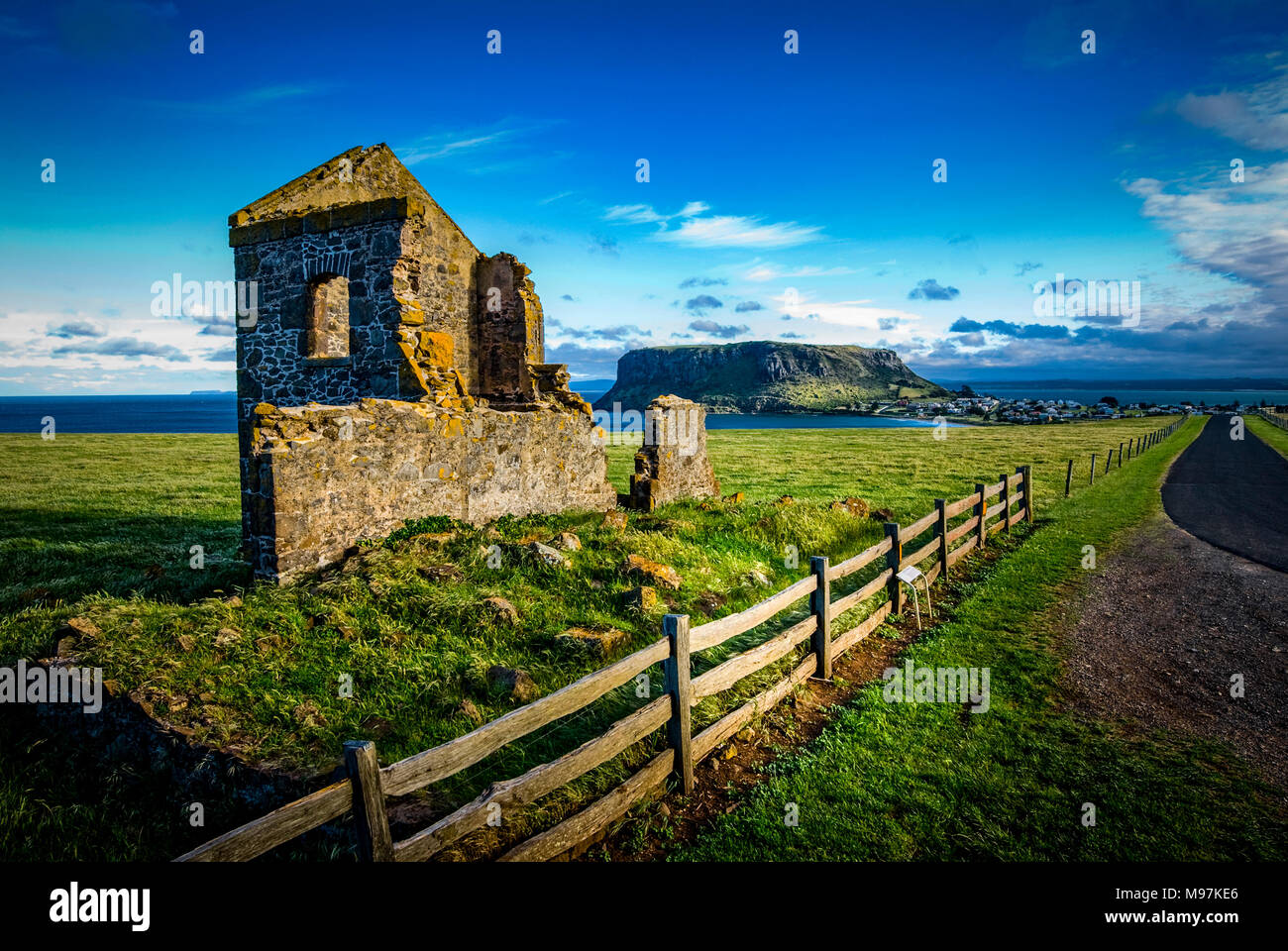 Australien, Tasmanien Stanley Ausblick, Godfreys Beach, Vulkankegel, 'il dado', ruine, Nebengebäude, Highfield Case Foto Stock