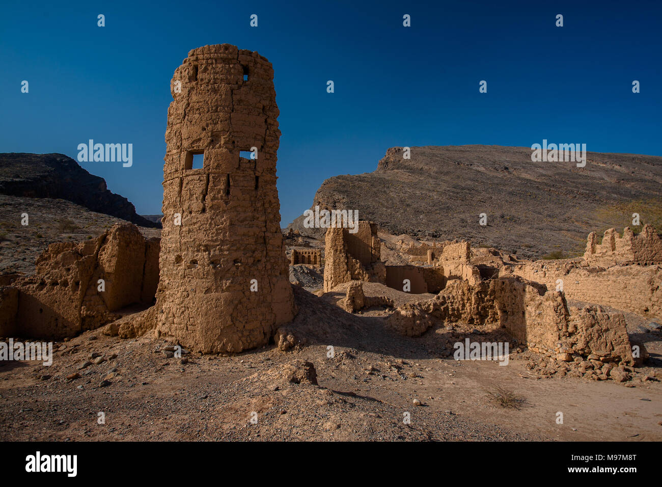 Una torre di rovine di Tanuf, una città distrutta dalla RAF in una insurrezione ribelle in 50s, Oman Foto Stock