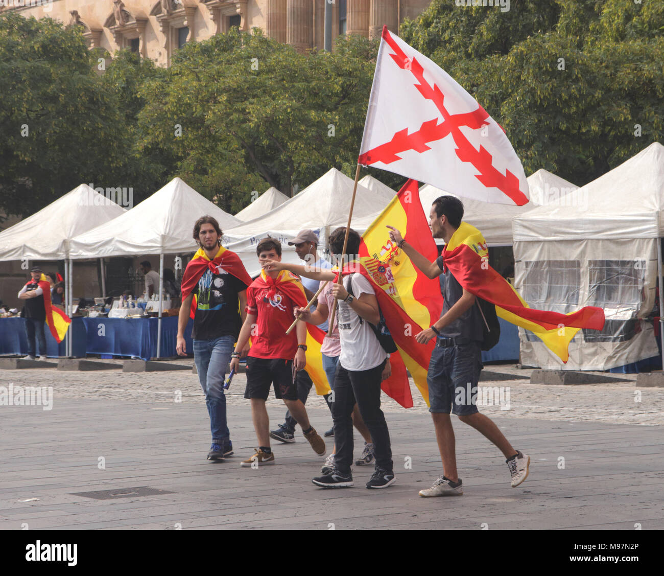 La Catalogna indipendenza referendum Pro unità dimostranti al Port Vell Barcellona Ottobre 2017 Foto Stock
