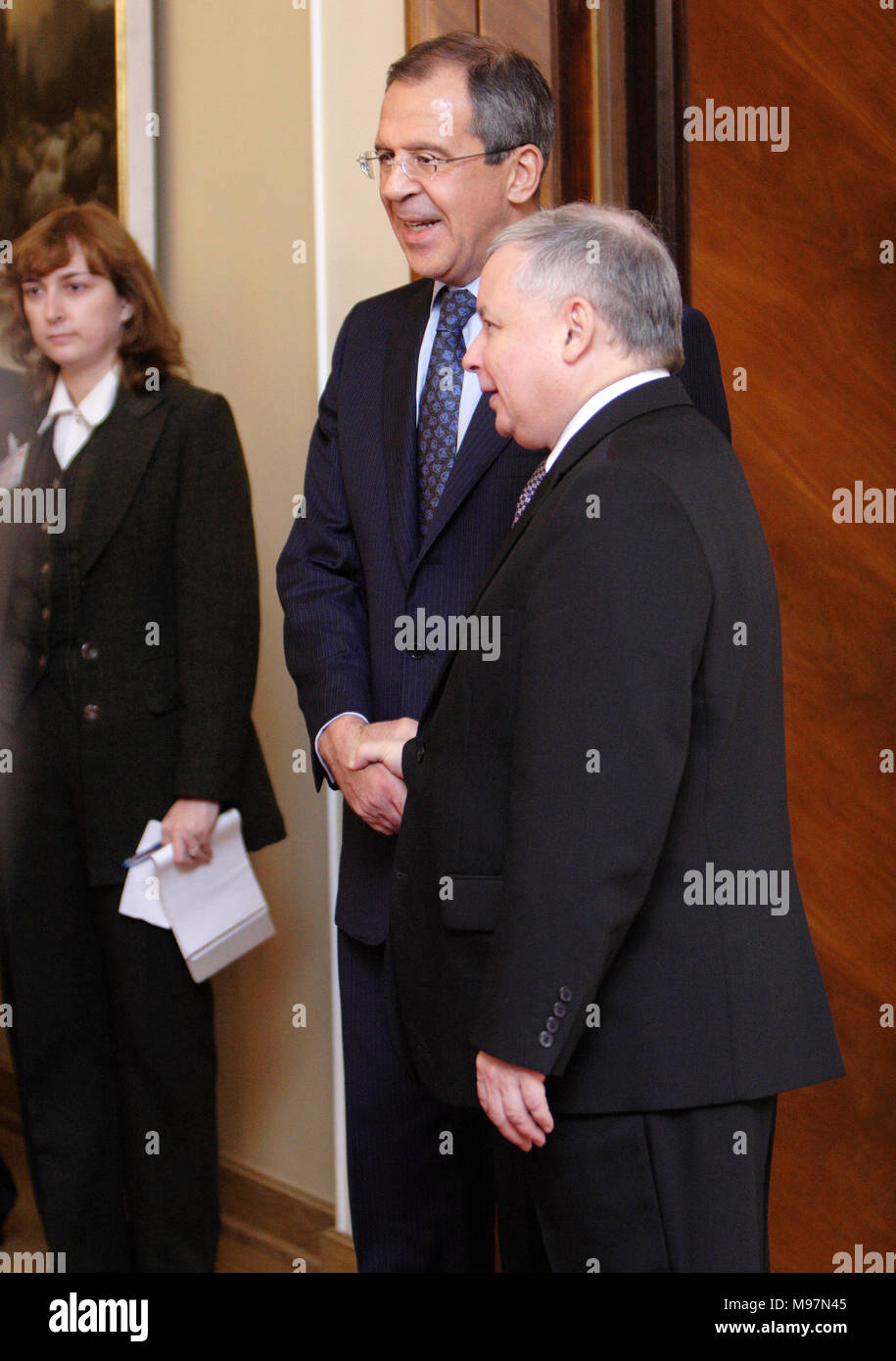 Varsavia, Masovia / Polonia - 2006/10/05: Sergey Lavrov - Ministro degli Affari Esteri della Federazione russa con Jaroslaw Kaczynski - Primo Ministro Ministe Foto Stock