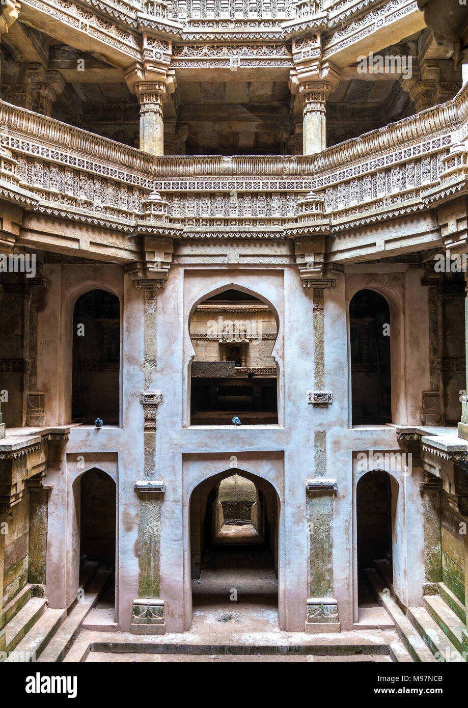 Adalaj o Rudabai Stepwell Adalaj nel villaggio vicino a Ahmedabad - Gujarat, stato dell India Foto Stock