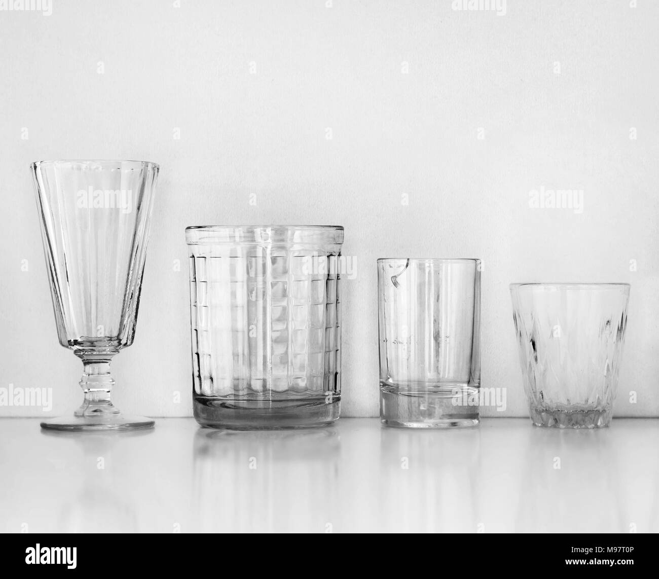 Riga di un vecchio bicchieri di vino Foto Stock