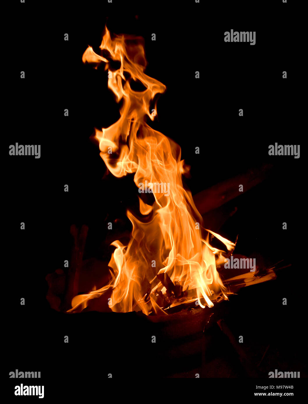 Foto di una danza del fuoco in vattavada minnar,. Foto Stock