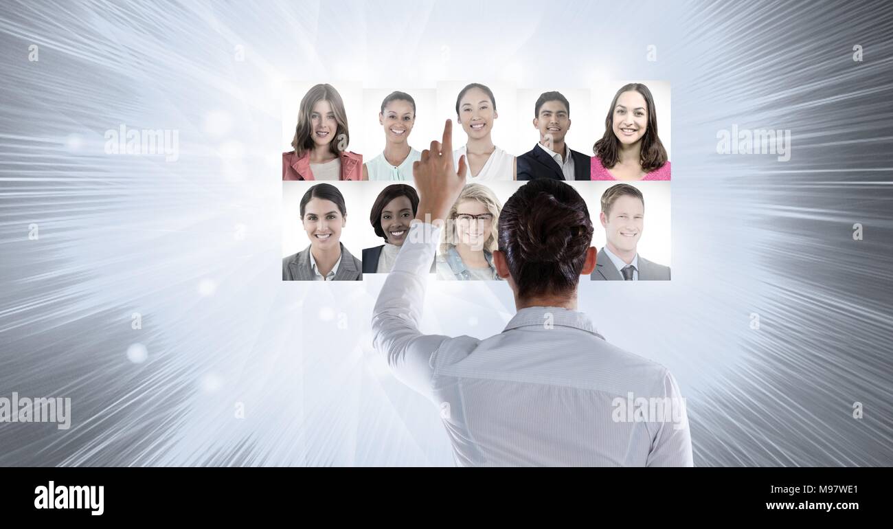 Donna di toccare Profili ritratto di persone diverse Foto Stock