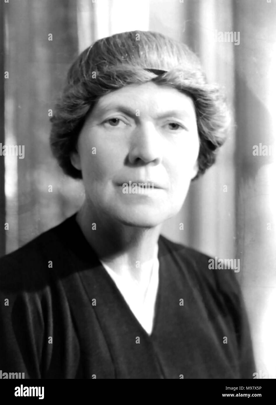 Ivy compton immagini e fotografie stock ad alta risoluzione Alamy