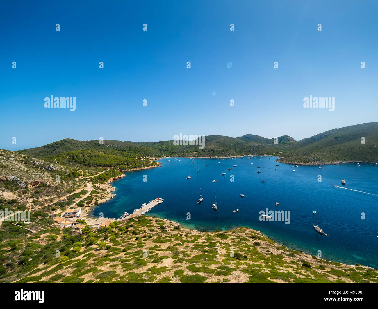 Spanien, Balearen, Mallorca, Colonia de Sant Jordi, Parque Nacional de Cabrera, Cabrera-Nationalpark, Cabrera-Archipel, Hafen und Lagune von Cabrera Foto Stock