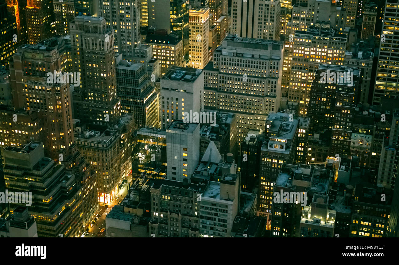 Stati Uniti d'America, New York Manhattan, edifici ad alta durante la notte Foto Stock