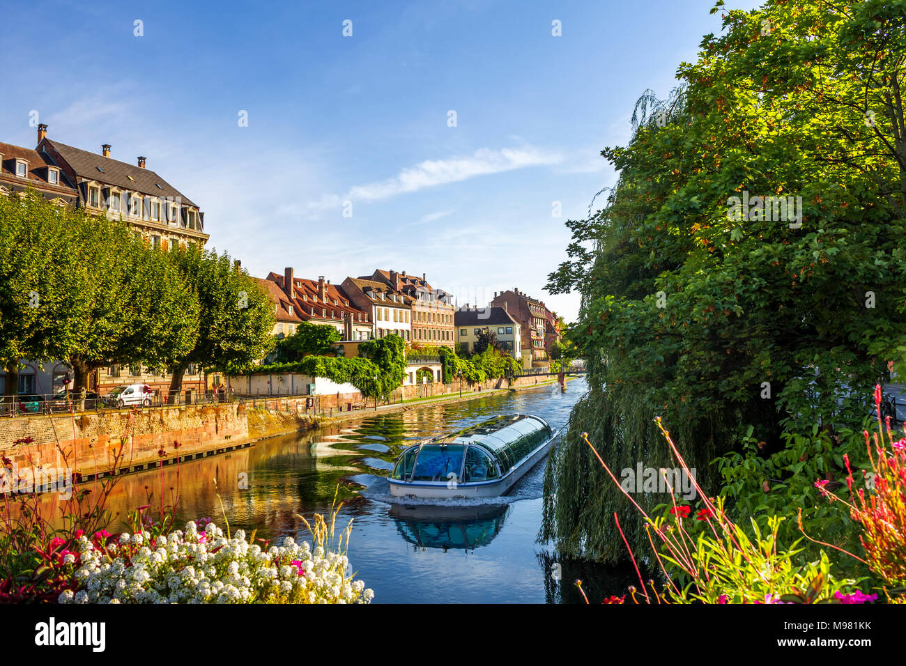 Francia, Alsazia, Strasburgo, città vecchia, tourboat Foto Stock