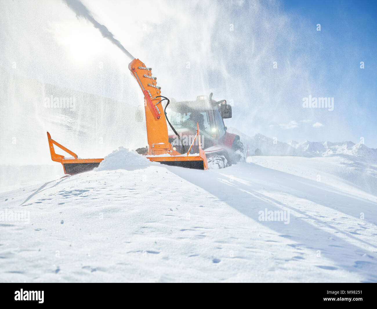 Austria, Tirolo, Oetztal, la rimozione della neve, veicolo da neve, spalaneve Foto Stock