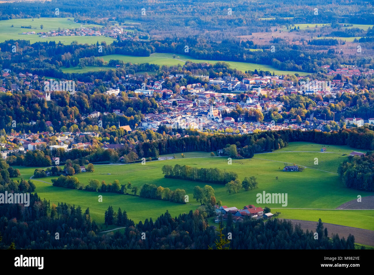 Bad Tölz, Ausblick vom Blomberg, Isarwinkel, Oberbayern, Bayern, Deutschland Foto Stock