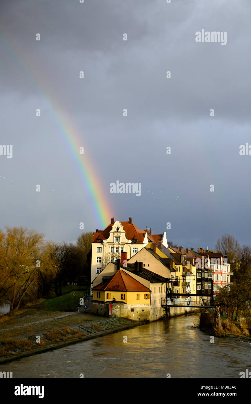 Regenbogen über der Donauinsel, Wörthstraße, Regensburg, Oberpfalz, Bayern, Deutschland, Foto Stock