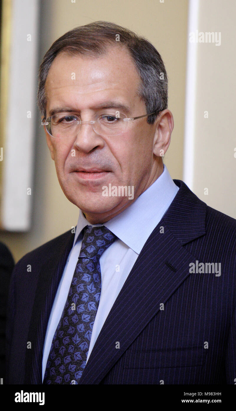 Varsavia, Masovia / Polonia - 2006/10/05: Sergey Lavrov - Ministro degli Affari Esteri della Federazione russa nel corso di una riunione diplomatica con armadietto di Poli Foto Stock