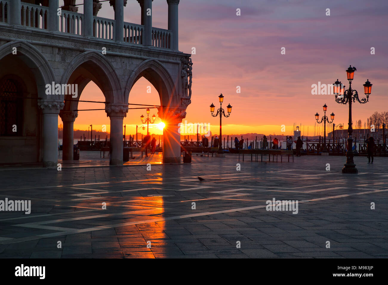 L'Italia, Veneto, Venezia, Piazza San Marco e il Palazzo Ducale di sunrise Foto Stock