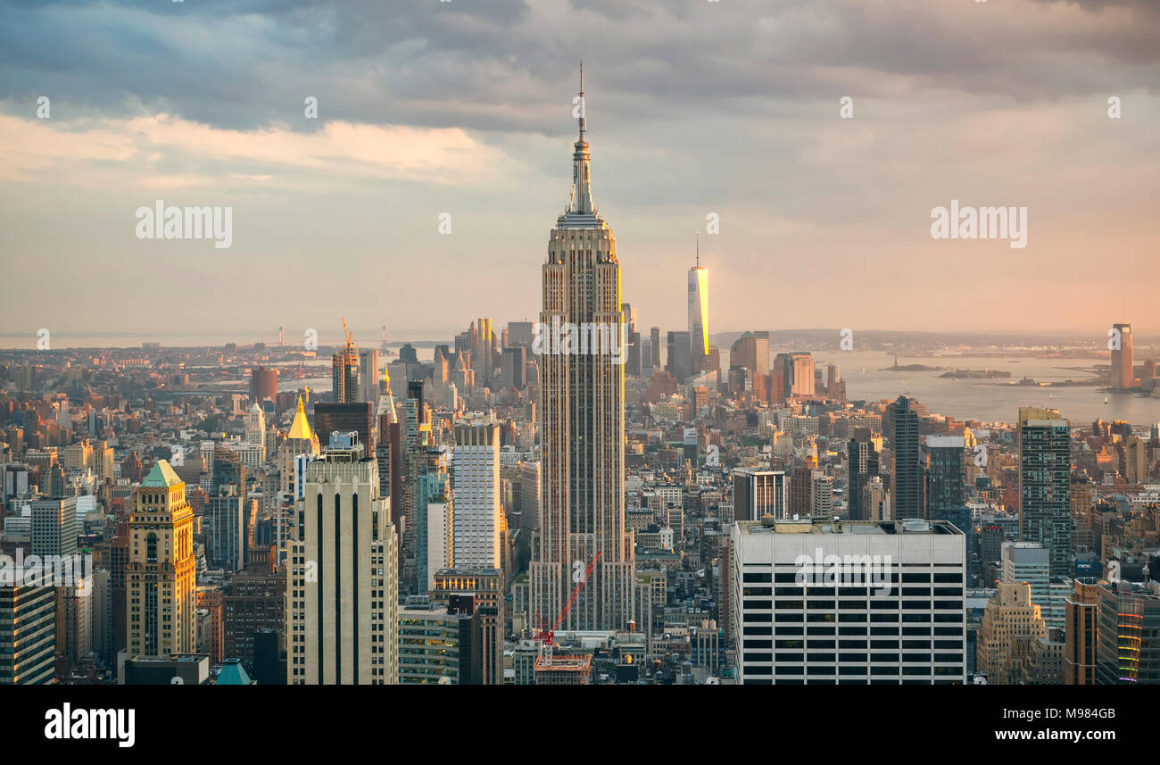 Stati Uniti d'America, New York Manhattan, Empire State Building e One World Trade Center in background Foto Stock