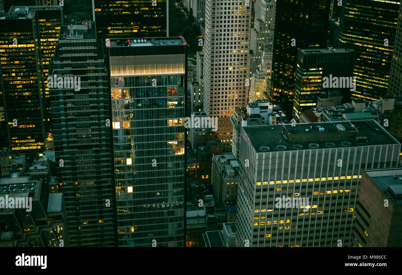 Stati Uniti d'America, New York Manhattan, edifici ad alta durante la notte Foto Stock