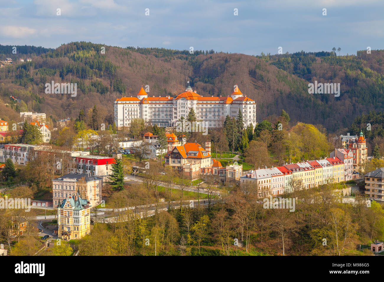 Vista aerea della città dalla collina di Pietro il Grande. Karlovy Vary (ex nome Carlsbad) Foto Stock