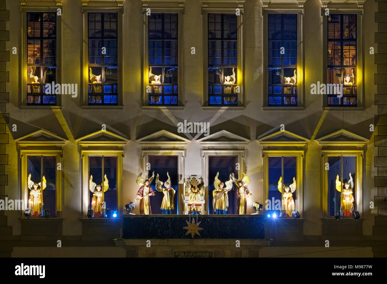 Engelesspiel am Rathaus, Christkindlesmarkt, Augsburg, Schwaben, Bayern, Deutschland Foto Stock