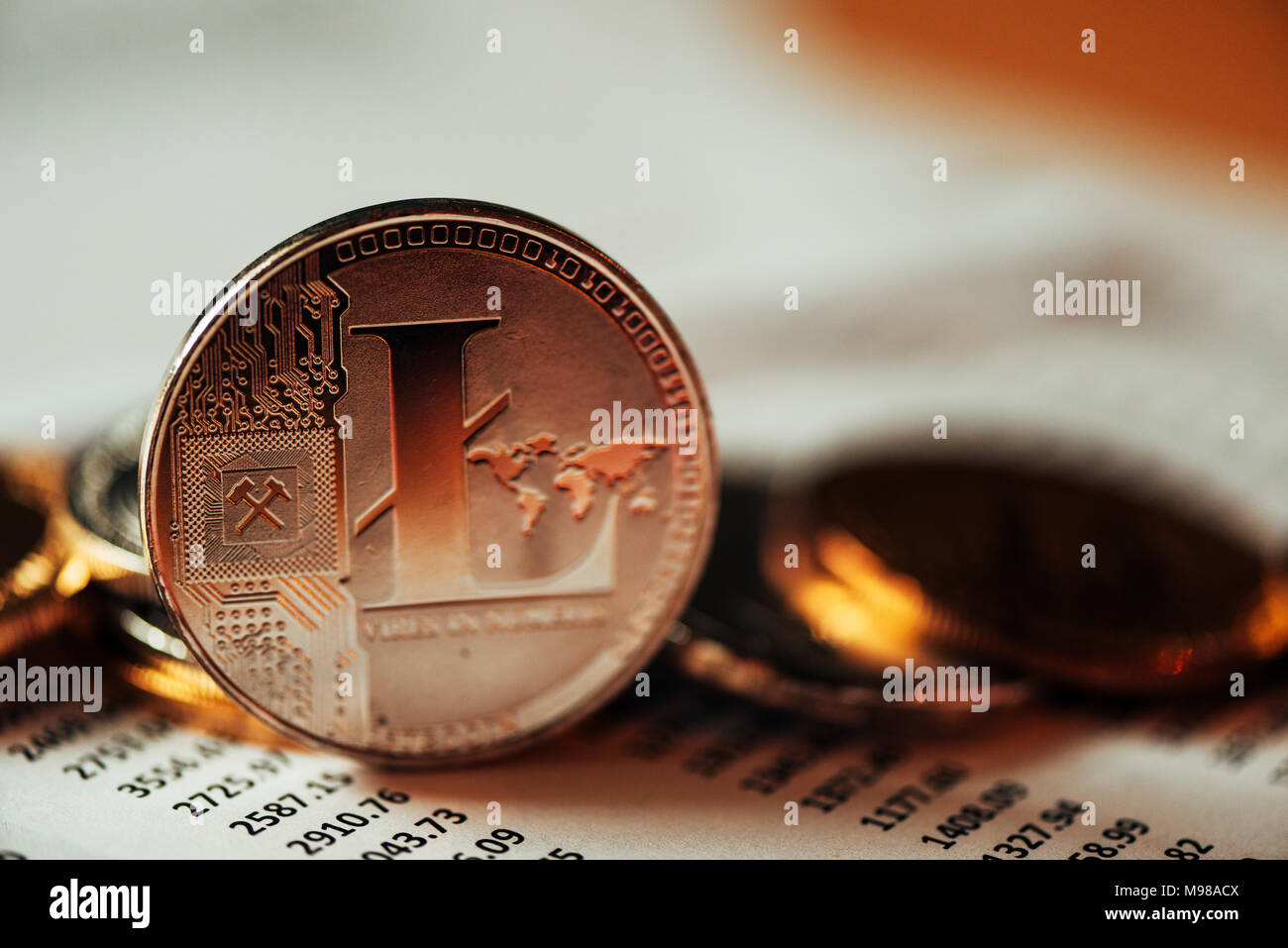 Litecoin cryptocurrency, tecnologia blockchain moneta decentralizzata coin, immagine concettuale con il fuoco selettivo Foto Stock