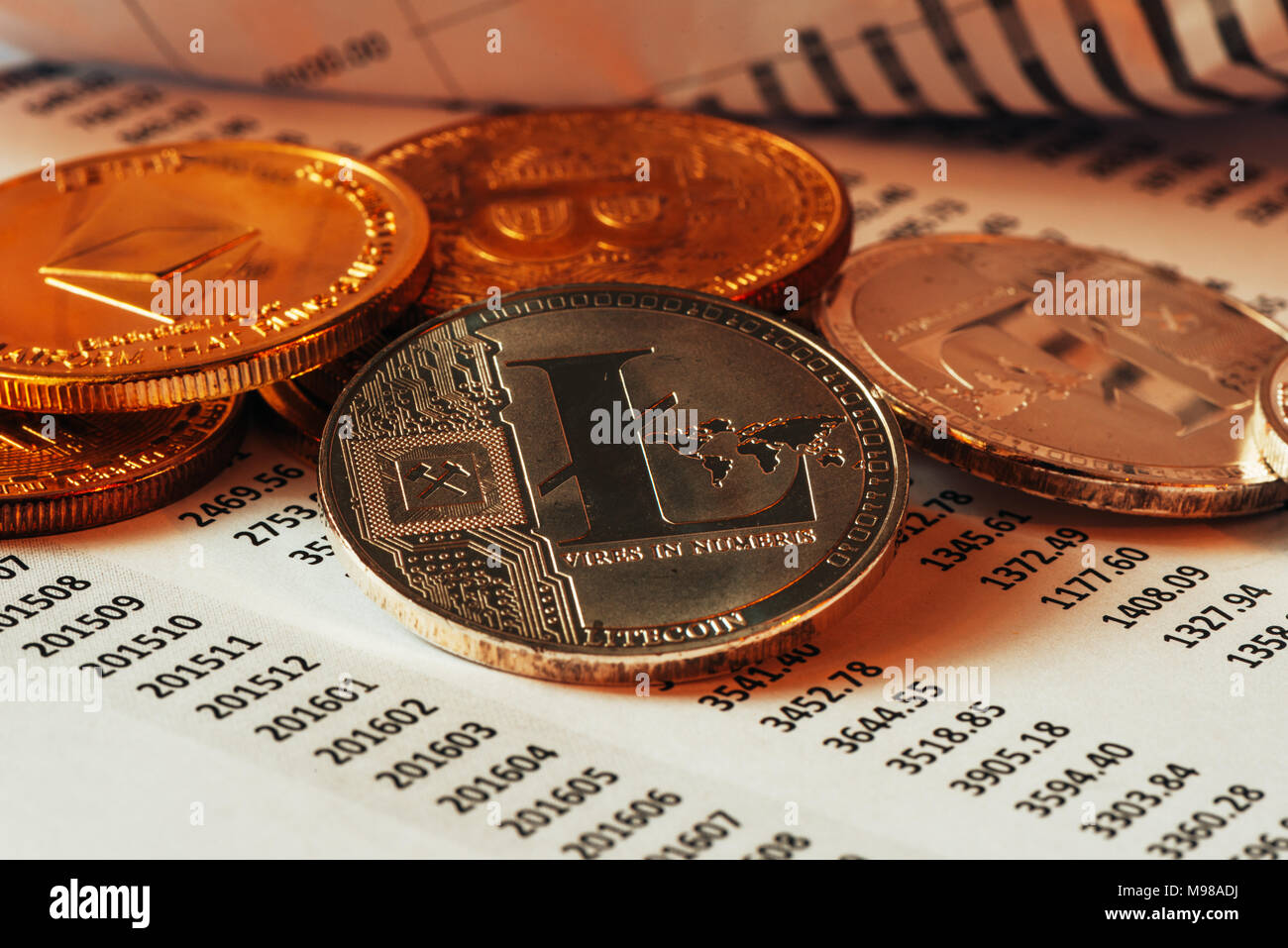 Litecoin cryptocurrency, tecnologia blockchain moneta decentralizzata coin, immagine concettuale con il fuoco selettivo Foto Stock