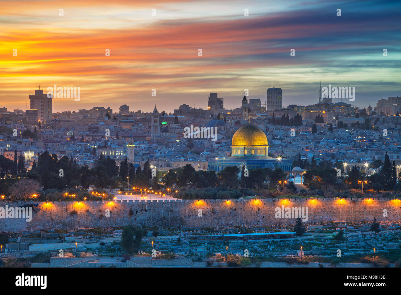 La Città Vecchia di Gerusalemme. Immagine Cityscape di Gerusalemme, Israele con la Cupola della roccia al tramonto. Foto Stock