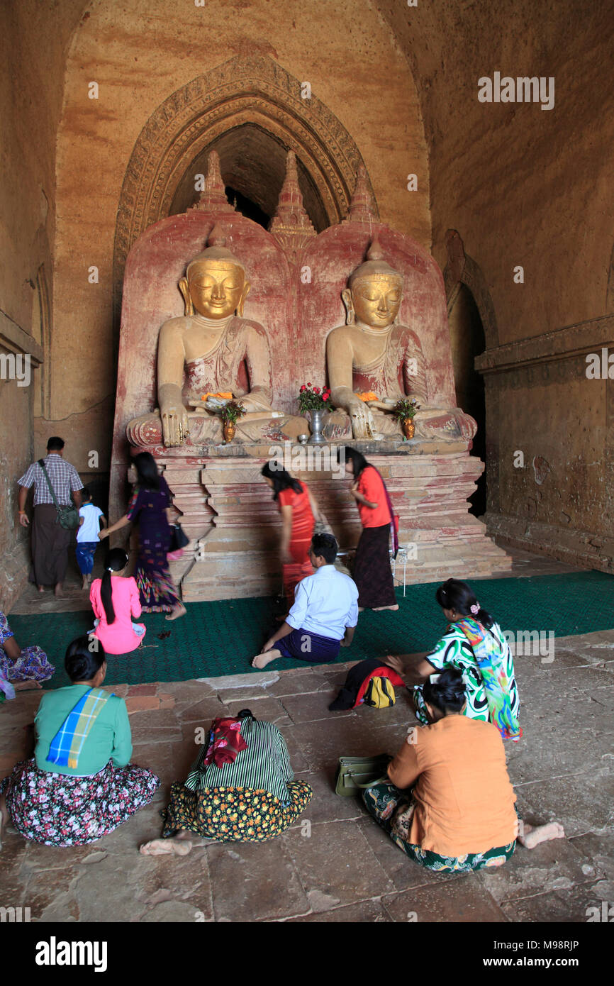 Myanmar Birmania, Bagan, Dhammayangyi tempio, e Gautama Buddha Maitreya, statue, persone Foto Stock