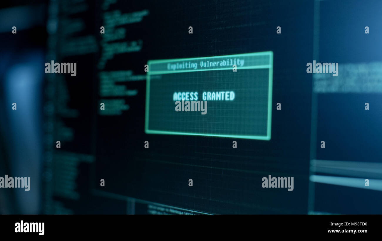 Display che mostra fasi di hacking in corso: sfruttando una vulnerabilità, esecuzione e concesso l'accesso. Foto Stock