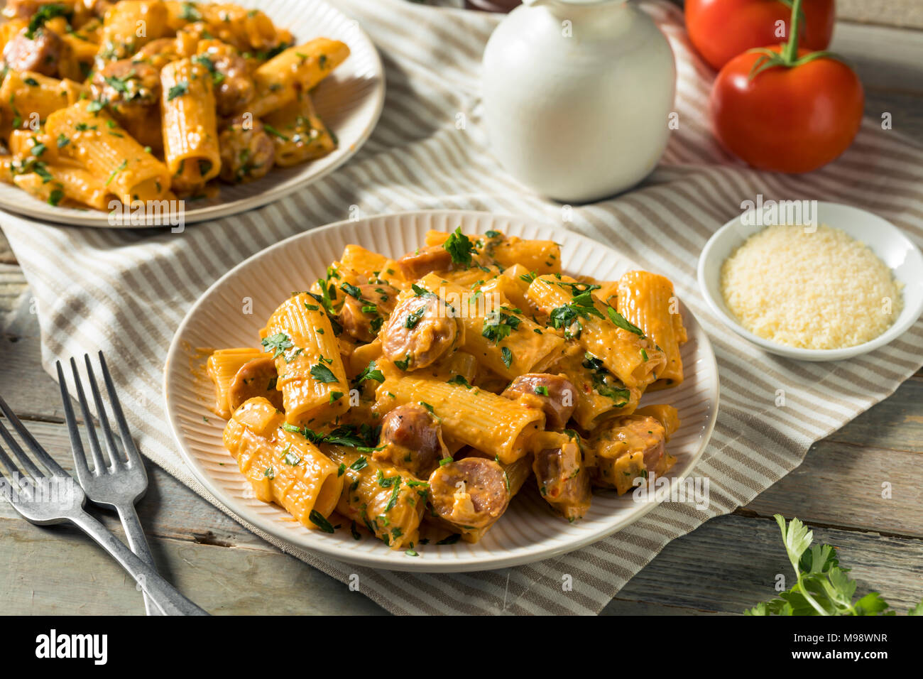 Salsiccia casalinga e finocchio Rigatoni con salsa alla panna Foto Stock