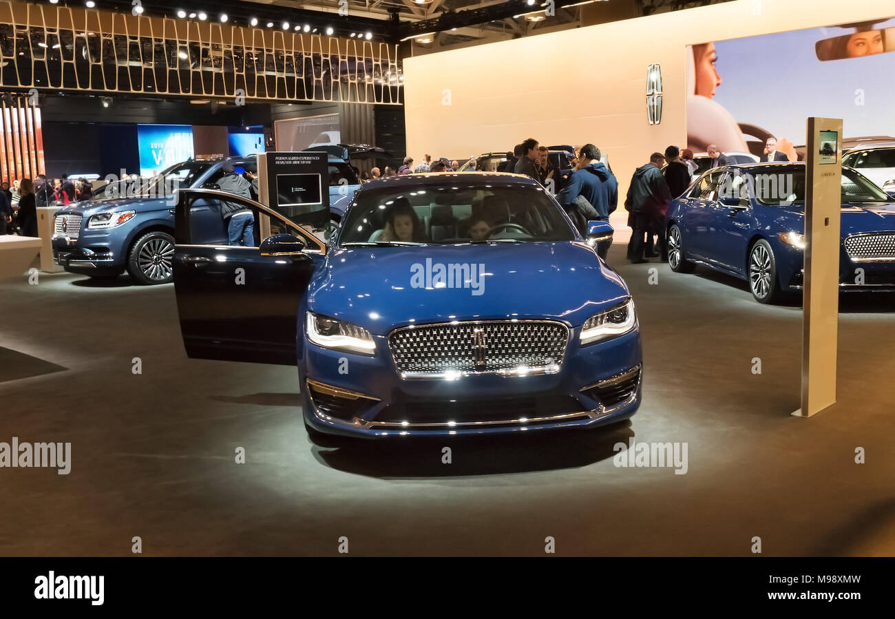 Toronto, Canada - 2018-02-19: Lincoln MKZ sedan visualizzato sulla Lincoln Motor Company esposizione su 2018 canadese AutoShow internazionale Foto Stock