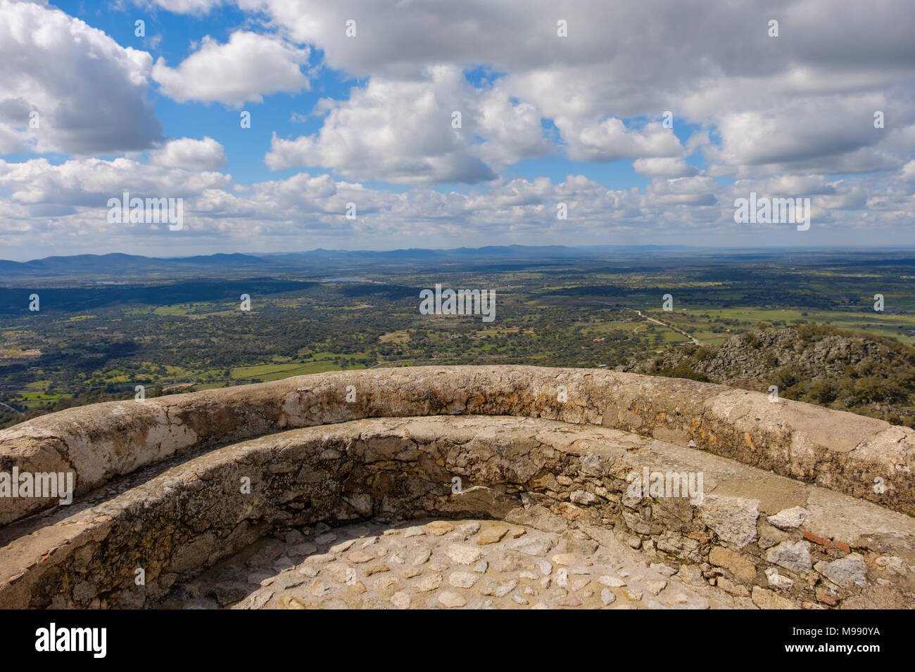 Meravigliosa vista panoramica con vista chiamato il balcone di Estremadura nel montanchez, provincia di caceres, Spagna Foto Stock
