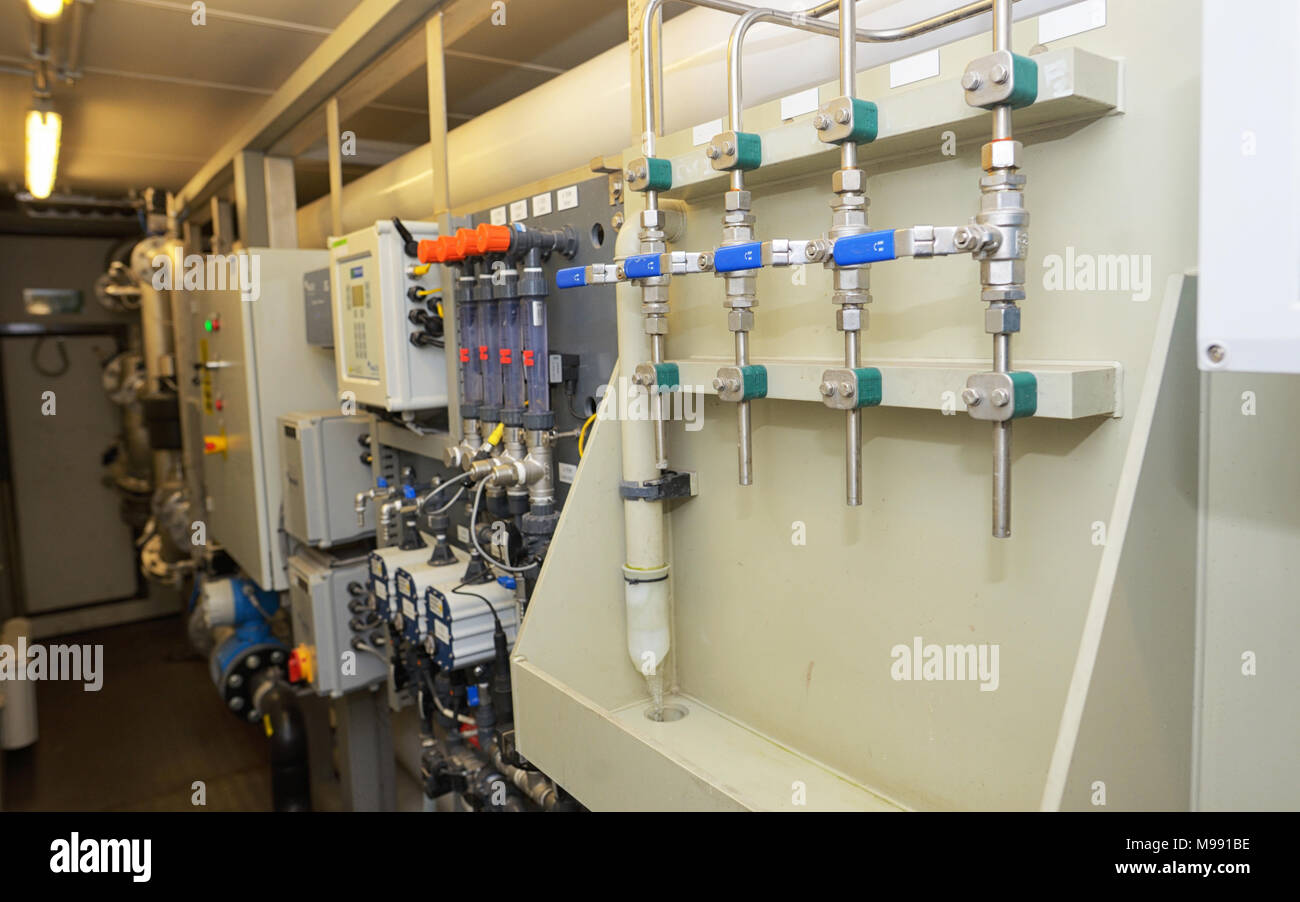 Acqua demineralizzata trattamento interno dell'impianto Foto Stock